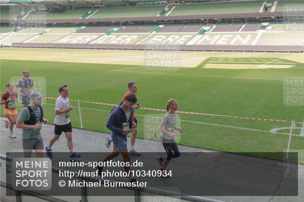 13.09.2026 - 21. swb-Marathon Bremen Michael Burmester http://msf.ph/oto/10340934 13.09.2026 13:22:06 Laufen im Stadion 128, 160, 211, 258, 343, 351, 423, 441, 571, 601, 620, 782, 851, 1060, 1094, 1157, 1158, 1177, 1259, 1316, 1344, 1417, 1439, 1518, 1657, 1669, 1676, 1691, 1729, 1808, 1846, 1883, 2139, 2201, 2258, 2278, 2290, 2394, 2395, 2414, 2504, 2551, 2619, 2632, 2652, 2660, 2685, 2711, 2736, 2828, 2954, 2964, 2995, 3004, 3010, 3022, 3034, 3070, 3074, 3144, 3225, 3351, 3530, 3682, 3784, 4020, 4054, 4406, 4407, 4431, 4584, 1506 meine-sportfotos.de