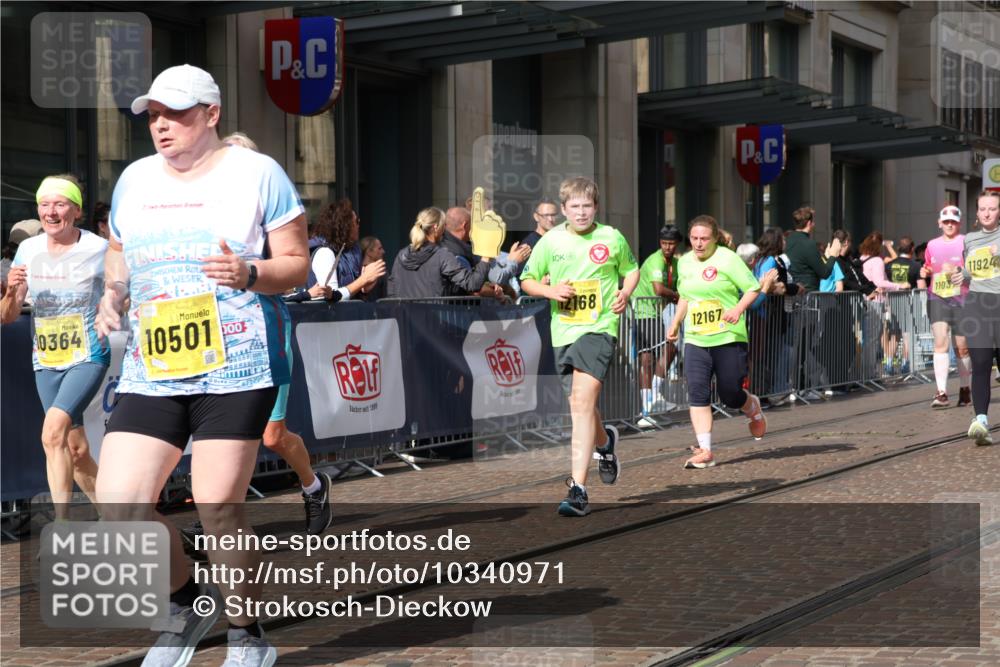 13.09.2026 - 21. swb-Marathon Bremen Strokosch-Dieckow http://msf.ph/oto/10340971 13.09.2026 11:07:26 Ziel 10138, 10279, 10280, 10363, 10364, 10501, 10505, 10580, 10595, 10660, 10661, 10674, 10830, 10871, 10907, 10935, 10937, 11037, 11223, 11515, 11643, 11899, 11924, 11934, 12024, 12097, 12167, 12168, 12194, 12277, 12307, 12419, 12509, 12511, 12512, 10205, 10360, 10488, 10695, 10748, 11100, 11123, 11246, 11393, 11417, 11439, 11600, 11684, 11696, 11759, 11767, 11822, 11823, 11865, 11917, 12020, 12173, 12210, 12255, 12266 meine-sportfotos.de