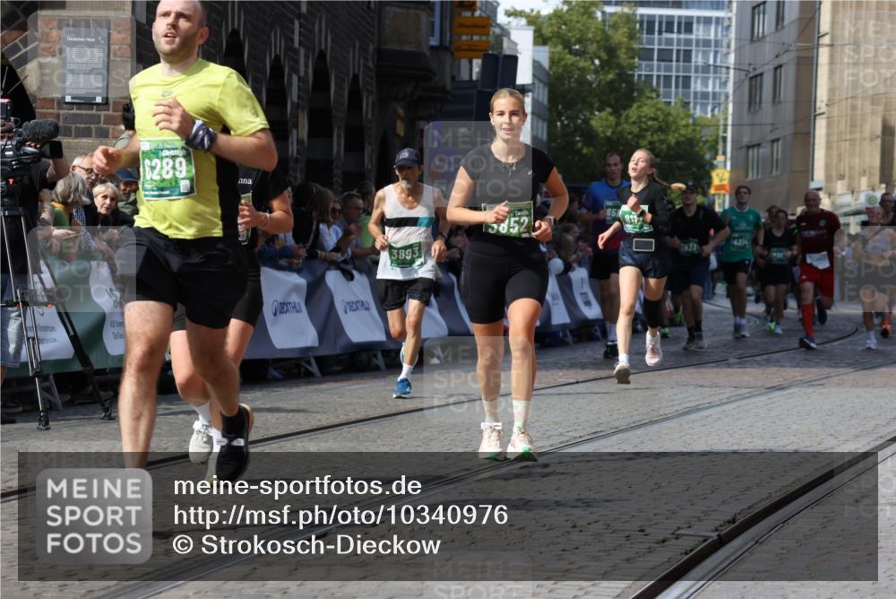 13.09.2026 - 21. swb-Marathon Bremen Strokosch-Dieckow http://msf.ph/oto/10340976 13.09.2026 13:26:41 Ziel 1368, 1649, 2434, 2658, 3603, 3983, 4723, 5747, 5906, 5934, 5992, 6230, 6639, 7626, 8817, 13195, 531, 946, 2089, 3076, 3302, 3510, 3852, 3893, 4441, 4598, 4919, 5054, 5937, 5943, 6314, 6455, 6580, 7246, 7317, 8112, 8303, 9551, 13097 meine-sportfotos.de