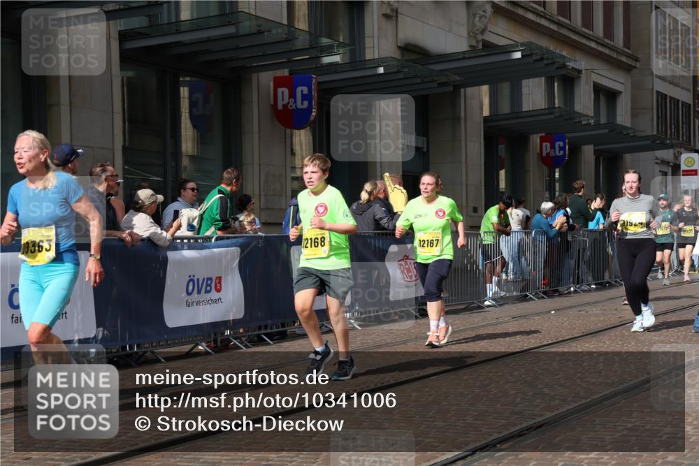 13.09.2026 - 21. swb-Marathon Bremen Strokosch-Dieckow http://msf.ph/oto/10341006 13.09.2026 11:07:27 Ziel 10138, 10279, 10280, 10363, 10364, 10501, 10505, 10580, 10595, 10660, 10661, 10674, 10830, 10871, 10907, 10935, 10937, 11037, 11223, 11515, 11643, 11899, 11924, 11934, 12024, 12097, 12167, 12168, 12194, 12277, 12307, 12419, 12509, 12511, 12512, 10138, 10205, 10360, 10488, 10695, 10748, 11100, 11123, 11246, 11393, 11417, 11439, 11600, 11684, 11696, 11759, 11767, 11822, 11823, 11865, 11917, 12020, 12173, 12210, 12255, 12266 meine-sportfotos.de