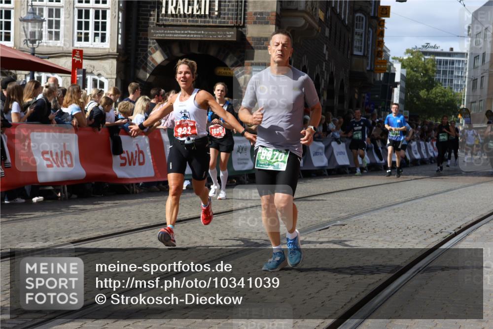 13.09.2026 - 21. swb-Marathon Bremen Strokosch-Dieckow http://msf.ph/oto/10341039 13.09.2026 13:31:55 Ziel 310, 922, 1600, 2707, 3115, 3152, 3239, 3343, 3392, 3579, 3858, 3859, 4164, 4258, 4273, 4692, 4889, 5426, 5504, 6039, 6062, 6100, 6147, 6193, 6213, 6581, 6602, 6968, 6971, 7032, 7260, 7608, 7941, 8042, 8166, 8205, 8206, 8239, 8364, 8495, 8522, 9033, 9155, 9293, 9568, 9903, 9914, 13151, 2310, 2934, 3946, 4566, 4797, 4979, 6116, 7182, 7526, 7818, 8610, 9394, 9640 meine-sportfotos.de