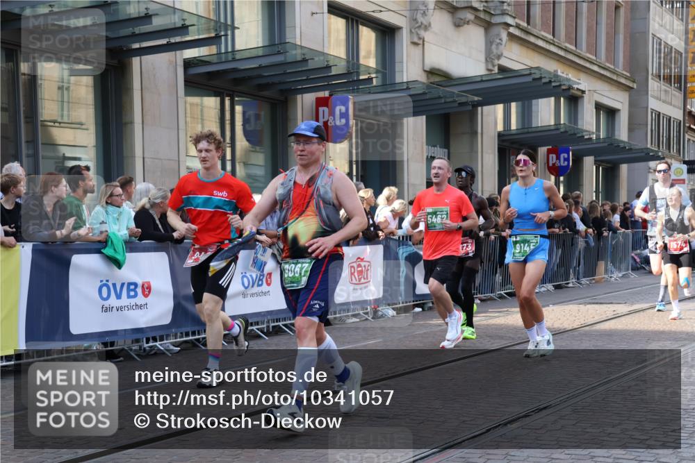13.09.2026 - 21. swb-Marathon Bremen Strokosch-Dieckow http://msf.ph/oto/10341057 13.09.2026 13:27:38 Ziel 440, 488, 534, 762, 1343, 1456, 1932, 3135, 3480, 3576, 3970, 4106, 4133, 4265, 4496, 4744, 5462, 6468, 6522, 7042, 7138, 7358, 7926, 8188, 8351, 8656, 9067, 9145, 9494, 13069, 13198, 242, 323, 593, 857, 940, 1006, 1373, 1574, 2345, 2668, 2686, 3013, 3385, 3460, 3496, 3521, 4421, 4496, 4593, 5081, 5220, 5290, 5358, 5557, 5616, 6067, 6071, 6288, 6306, 7110, 9727, 9760, 13147 meine-sportfotos.de