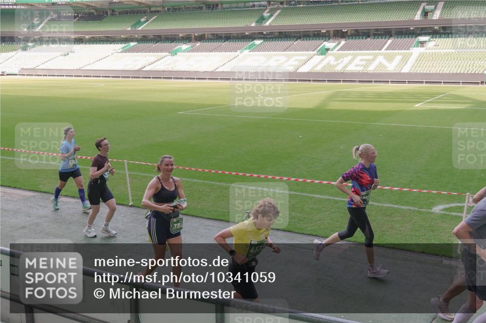 13.09.2026 - 21. swb-Marathon Bremen Michael Burmester http://msf.ph/oto/10341059 13.09.2026 13:22:21 Laufen im Stadion 128, 160, 211, 258, 343, 351, 423, 441, 571, 601, 609, 620, 782, 851, 892, 1060, 1094, 1157, 1158, 1177, 1178, 1259, 1316, 1331, 1344, 1417, 1518, 1657, 1669, 1676, 1691, 1729, 1746, 1788, 1808, 1883, 2213, 2258, 2290, 2414, 2433, 2475, 2504, 2526, 2551, 2619, 2632, 2652, 2660, 2685, 2711, 2736, 2828, 2954, 2964, 2995, 3010, 3022, 3034, 3070, 3074, 3144, 3225, 3252, 3347, 3351, 3505, 3530, 3559, 3682, 3784, 4020, 4054, 4231, 4406, 4407, 4431, 4584, 1506 meine-sportfotos.de