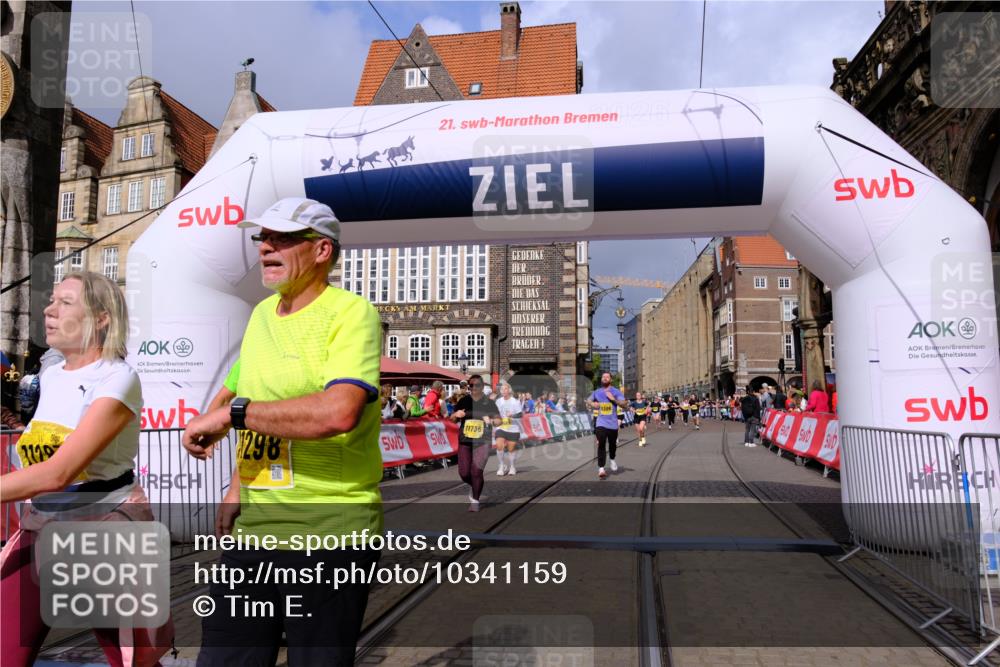 13.09.2026 - 21. swb-Marathon Bremen Tim E. http://msf.ph/oto/10341159 13.09.2026 11:10:53 Ziel 10002, 10247, 10422, 10719, 10768, 10791, 11047, 11283, 11298, 11300, 11309, 11327, 11583, 11736, 11846, 11982, 12183, 12227, 12454 meine-sportfotos.de
