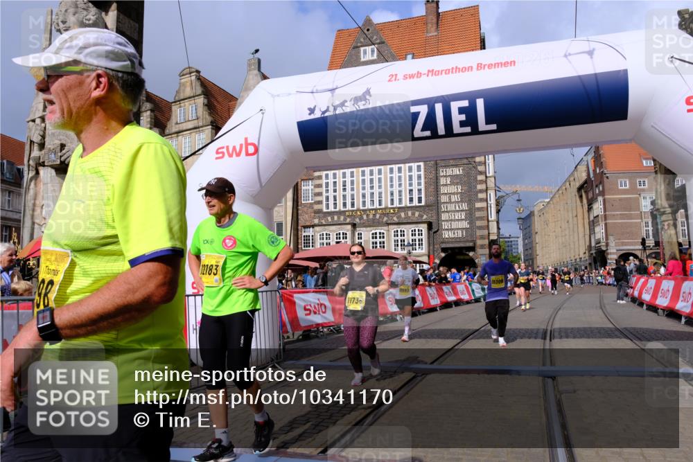 13.09.2026 - 21. swb-Marathon Bremen Tim E. http://msf.ph/oto/10341170 13.09.2026 11:10:55 Ziel 10002, 10247, 10422, 10719, 10768, 10791, 10911, 11047, 11283, 11298, 11300, 11309, 11327, 11513, 11583, 11736, 11846, 11982, 12183, 12227, 12454 meine-sportfotos.de