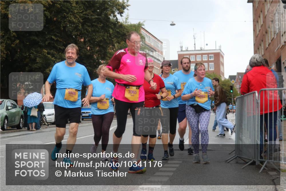 13.09.2026 - Kiel Lauf Markus Tischler http://msf.ph/oto/10341176 13.09.2026 11:09:42 Fleethörn 9300, 2696, 7065, 5882 meine-sportfotos.de