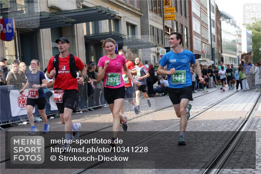 13.09.2026 - 21. swb-Marathon Bremen Strokosch-Dieckow http://msf.ph/oto/10341228 13.09.2026 13:27:42 Ziel 488, 534, 762, 1343, 1456, 3135, 3480, 3576, 4106, 4133, 4265, 4744, 5360, 5462, 6468, 6522, 7042, 7926, 8188, 8351, 8656, 9067, 9145, 9167, 9168, 9543, 9738, 9881, 13069, 13198, 323, 440, 593, 857, 940, 1006, 1373, 1574, 1932, 2345, 2668, 2686, 3013, 3460, 3496, 3521, 3970, 4421, 4496, 4593, 5081, 5220, 5290, 5358, 5557, 5616, 6067, 6306, 7110, 7138, 7358, 8351, 9494, 9727, 13198 meine-sportfotos.de
