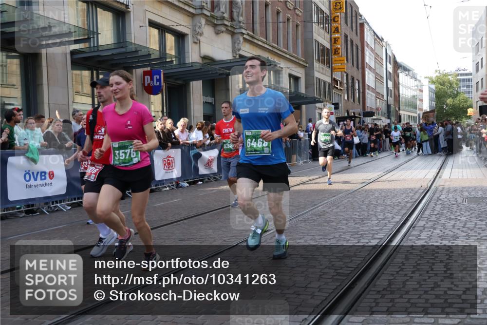 13.09.2026 - 21. swb-Marathon Bremen Strokosch-Dieckow http://msf.ph/oto/10341263 13.09.2026 13:27:43 Ziel 488, 534, 762, 1343, 1456, 3135, 3334, 3480, 3576, 4106, 4133, 4265, 4744, 5360, 5462, 6182, 6468, 6522, 7042, 7926, 8188, 8656, 9067, 9145, 9167, 9168, 9543, 9738, 9881, 13069, 323, 440, 593, 857, 940, 1006, 1373, 1574, 1932, 2345, 2668, 2686, 3013, 3460, 3521, 3970, 4421, 4496, 4593, 4744, 5081, 5220, 5290, 5358, 5557, 5616, 6067, 6306, 7110, 7138, 7358, 8351, 9494, 9727, 13198 meine-sportfotos.de