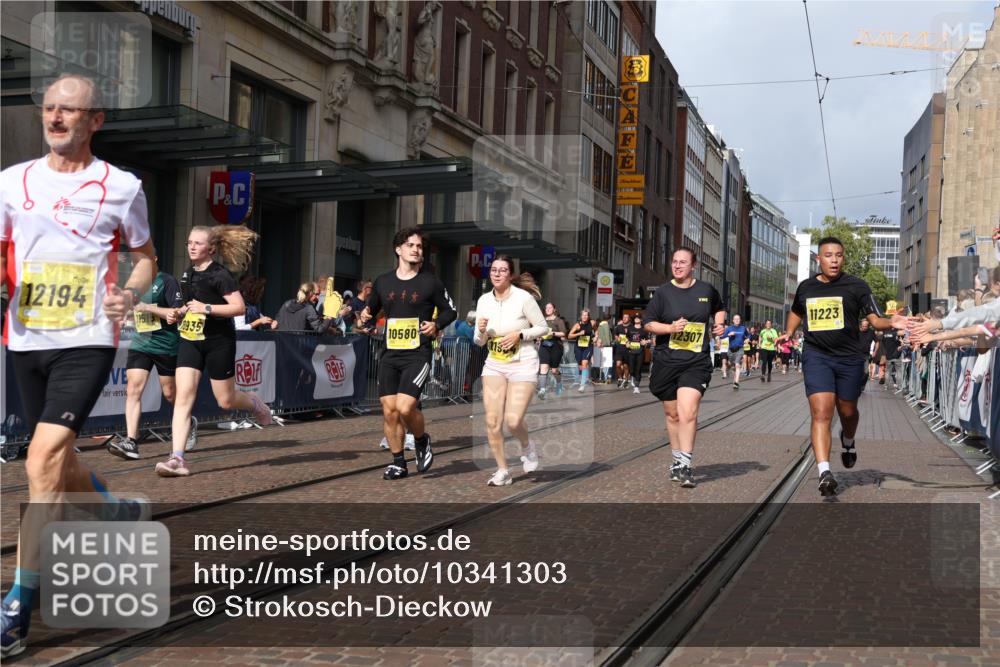 13.09.2026 - 21. swb-Marathon Bremen Strokosch-Dieckow http://msf.ph/oto/10341303 13.09.2026 11:07:33 Ziel 10139, 10580, 10595, 10660, 10661, 10674, 10830, 10871, 10935, 10937, 11037, 11044, 11223, 11378, 11404, 11515, 11643, 11833, 11924, 11934, 11958, 12024, 12031, 12066, 12097, 12194, 12307, 12509, 12511, 12512, 10138, 10205, 10279, 10280, 10363, 10364, 10488, 10501, 10505, 10580, 10695, 10748, 10907, 11123, 11223, 11246, 11417, 11600, 11759, 11767, 11822, 11823, 11865, 11899, 11917, 11924, 11934, 12020, 12167, 12168, 12173, 12210, 12266, 12277 meine-sportfotos.de