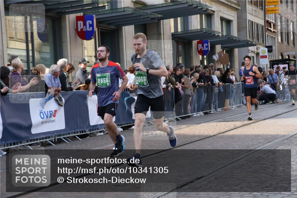 13.09.2026 - 21. swb-Marathon Bremen Strokosch-Dieckow http://msf.ph/oto/10341305 13.09.2026 13:27:45 Ziel 488, 534, 762, 1343, 1456, 3114, 3135, 3334, 3480, 3576, 4106, 4133, 4265, 4506, 5360, 5462, 6182, 6468, 6522, 7926, 8188, 8656, 9067, 9145, 9167, 9168, 9543, 9738, 9881, 13069, 323, 440, 534, 593, 762, 857, 940, 1006, 1373, 1574, 1932, 2345, 2668, 2686, 3013, 3135, 3460, 3521, 3970, 4421, 4496, 4593, 4744, 5081, 5220, 5290, 5358, 5557, 5616, 6067, 6306, 7042, 7110, 7138, 7358, 8351, 9494, 9727, 13198 meine-sportfotos.de