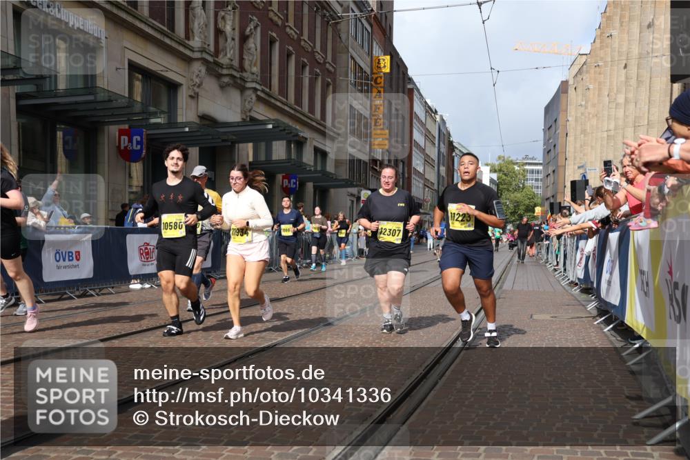 13.09.2026 - 21. swb-Marathon Bremen Strokosch-Dieckow http://msf.ph/oto/10341336 13.09.2026 11:07:34 Ziel 10139, 10595, 10660, 10661, 10674, 10830, 10871, 10935, 10937, 11037, 11044, 11378, 11404, 11515, 11643, 11833, 11958, 12024, 12031, 12066, 12097, 12194, 12307, 12509, 12511, 12512, 10138, 10205, 10279, 10280, 10363, 10364, 10488, 10501, 10505, 10580, 10695, 10748, 10907, 10935, 11123, 11223, 11246, 11417, 11600, 11759, 11767, 11865, 11899, 11917, 11924, 11934, 12020, 12167, 12168, 12173, 12210, 12266, 12277 meine-sportfotos.de