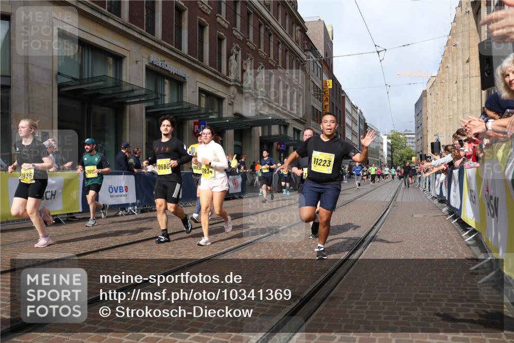 13.09.2026 - 21. swb-Marathon Bremen Strokosch-Dieckow http://msf.ph/oto/10341369 13.09.2026 11:07:35 Ziel 10139, 10595, 10660, 10661, 10674, 10830, 10871, 10937, 11037, 11044, 11378, 11404, 11515, 11643, 11831, 11833, 11958, 12024, 12031, 12066, 12097, 12194, 12248, 12307, 12509, 12511, 12512, 10138, 10205, 10279, 10280, 10363, 10364, 10488, 10501, 10505, 10580, 10695, 10748, 10907, 10935, 11123, 11223, 11246, 11417, 11643, 11759, 11767, 11865, 11899, 11917, 11924, 11934, 12020, 12167, 12168, 12173, 12210, 12266, 12277 meine-sportfotos.de