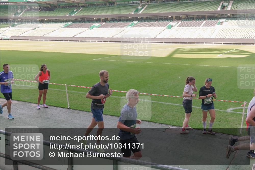 13.09.2026 - 21. swb-Marathon Bremen Michael Burmester http://msf.ph/oto/10341371 13.09.2026 13:23:04 Laufen im Stadion 128, 160, 211, 258, 324, 343, 351, 434, 533, 571, 609, 708, 851, 892, 1157, 1178, 1259, 1331, 1344, 1417, 1597, 1598, 1657, 1669, 1691, 1729, 1746, 1788, 1883, 2213, 2286, 2290, 2433, 2445, 2475, 2495, 2504, 2526, 2619, 2632, 2652, 2660, 2685, 2711, 2768, 2936, 2964, 2968, 2995, 3034, 3225, 3252, 3282, 3288, 3289, 3292, 3347, 3351, 3364, 3395, 3423, 3447, 3505, 3530, 3559, 3682, 3727, 3770, 3784, 3819, 4020, 4054, 4231, 4406, 4407, 4431, 4466, 4467, 4584, 1506 meine-sportfotos.de