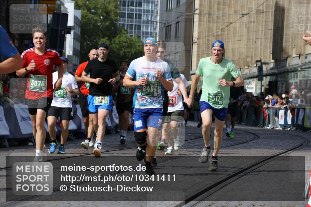 13.09.2026 - 21. swb-Marathon Bremen Strokosch-Dieckow http://msf.ph/oto/10341411 13.09.2026 13:26:51 Ziel 1368, 1649, 2658, 2779, 3526, 3603, 4077, 5747, 5992, 6230, 6375, 6548, 6639, 7626, 9260, 13195, 531, 946, 1493, 1494, 2089, 2454, 3076, 3302, 3510, 3527, 4327, 4397, 4563, 5689, 5943, 6455, 7027, 7072, 7246, 7317, 8303, 9150, 9511, 9854, 9878 meine-sportfotos.de