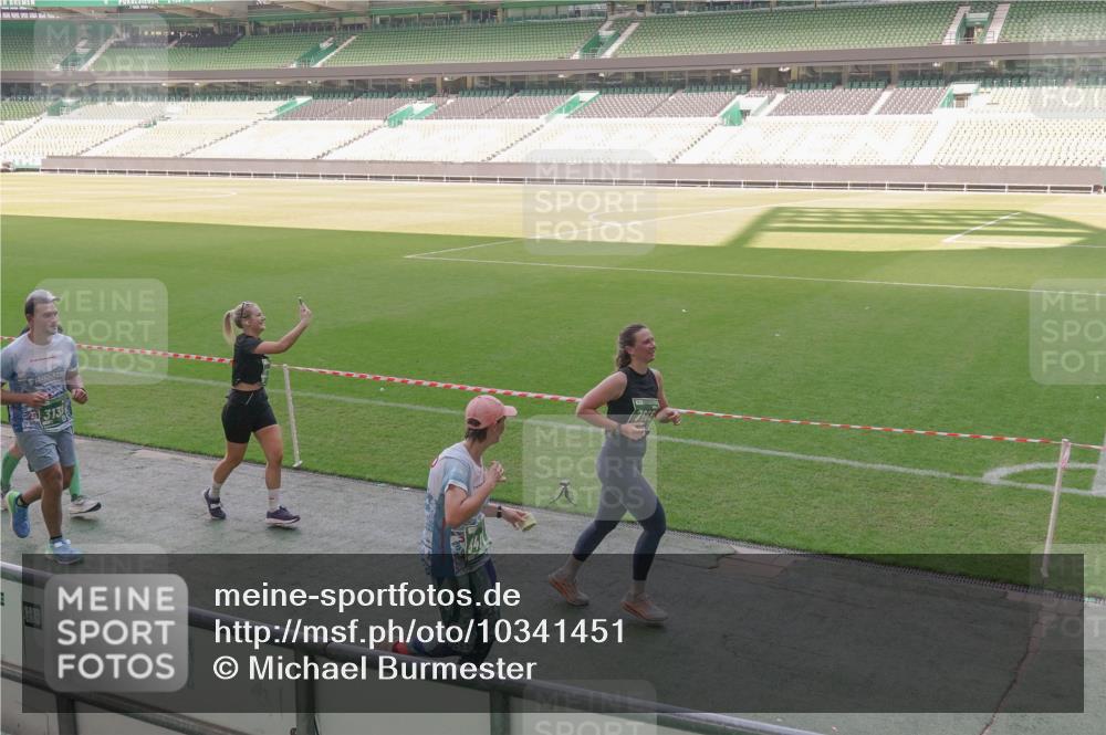 13.09.2026 - 21. swb-Marathon Bremen Michael Burmester http://msf.ph/oto/10341451 13.09.2026 13:23:17 Laufen im Stadion 128, 137, 160, 182, 211, 324, 343, 434, 533, 571, 609, 708, 721, 743, 892, 1157, 1178, 1259, 1273, 1331, 1417, 1597, 1598, 1657, 1669, 1691, 1746, 1788, 1883, 2213, 2252, 2286, 2290, 2433, 2445, 2465, 2475, 2495, 2503, 2504, 2526, 2619, 2632, 2660, 2685, 2711, 2768, 2936, 2964, 2968, 3252, 3282, 3288, 3289, 3292, 3347, 3351, 3364, 3395, 3423, 3447, 3505, 3530, 3559, 3682, 3727, 3770, 3784, 3819, 4020, 4054, 4231, 4406, 4407, 4431, 4466, 4467, 4584, 1506 meine-sportfotos.de