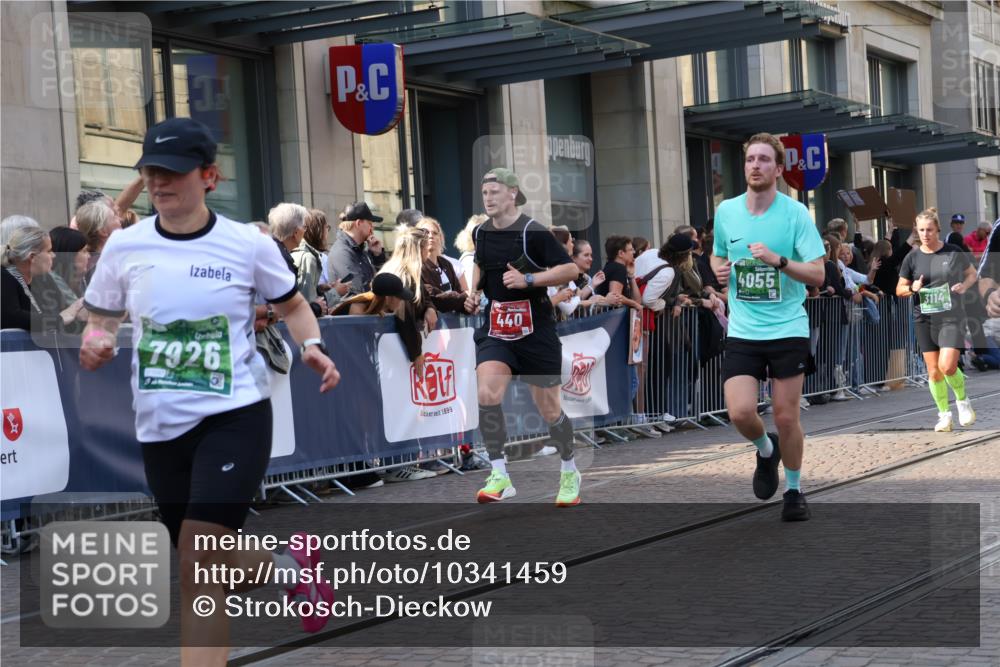 13.09.2026 - 21. swb-Marathon Bremen Strokosch-Dieckow http://msf.ph/oto/10341459 13.09.2026 13:27:51 Ziel 488, 1343, 1460, 2977, 3114, 3334, 3480, 4506, 5250, 5360, 5889, 6182, 7926, 8188, 8656, 9145, 9167, 9168, 9543, 9738, 9881, 13069, 323, 440, 488, 534, 762, 857, 940, 1006, 1456, 1932, 2668, 2686, 3013, 3135, 3460, 3521, 3576, 3970, 4106, 4133, 4265, 4421, 4496, 4593, 4744, 5081, 5462, 5557, 6067, 6468, 6522, 7042, 7138, 7358, 8351, 9067, 9494, 9727, 13198 meine-sportfotos.de