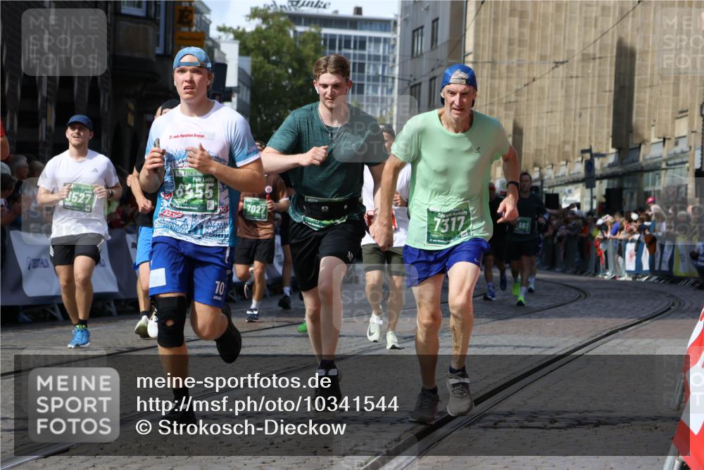 13.09.2026 - 21. swb-Marathon Bremen Strokosch-Dieckow http://msf.ph/oto/10341544 13.09.2026 13:26:53 Ziel 1368, 1649, 2779, 3526, 3603, 3852, 4077, 5747, 5992, 6289, 6375, 6548, 7626, 9260, 13195, 946, 1493, 1494, 2089, 2454, 3076, 3302, 3527, 4121, 4327, 4397, 4563, 5689, 5943, 6455, 7027, 7072, 9150, 9511, 9854, 9878 meine-sportfotos.de