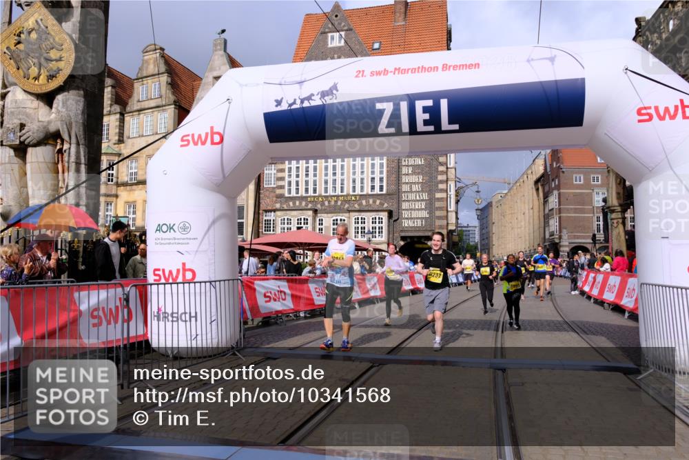 13.09.2026 - 21. swb-Marathon Bremen Tim E. http://msf.ph/oto/10341568 13.09.2026 11:11:15 Ziel 10148, 10163, 10313, 10461, 10462, 10527, 10547, 10644, 10653, 10792, 10841, 10911, 11043, 11141, 11237, 11335, 11465, 11483, 11513, 11691, 11756, 11993, 12401, 12507 meine-sportfotos.de