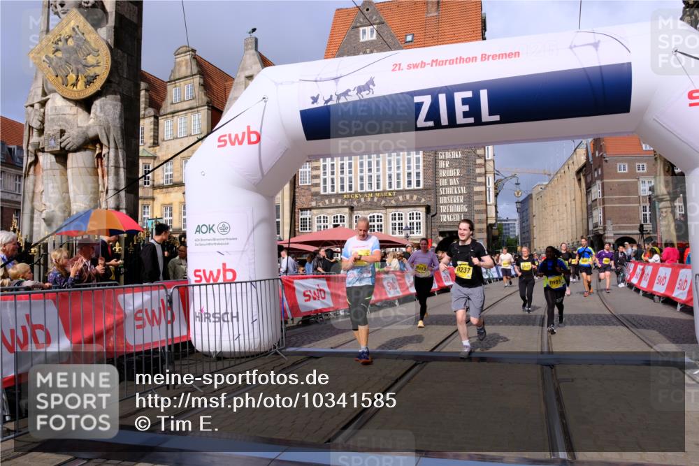 13.09.2026 - 21. swb-Marathon Bremen Tim E. http://msf.ph/oto/10341585 13.09.2026 11:11:15 Ziel 10148, 10163, 10313, 10461, 10462, 10527, 10547, 10644, 10653, 10792, 10841, 10911, 11043, 11141, 11237, 11335, 11465, 11483, 11513, 11691, 11756, 11993, 12401, 12507 meine-sportfotos.de
