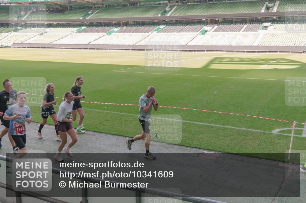 13.09.2026 - 21. swb-Marathon Bremen Michael Burmester http://msf.ph/oto/10341609 13.09.2026 13:23:43 Laufen im Stadion 137, 160, 182, 211, 324, 434, 533, 548, 571, 609, 708, 721, 739, 743, 752, 892, 1157, 1178, 1259, 1273, 1331, 1463, 1471, 1597, 1598, 1657, 1691, 1746, 1788, 1883, 1944, 2095, 2213, 2252, 2286, 2312, 2323, 2433, 2445, 2465, 2475, 2483, 2495, 2503, 2504, 2526, 2571, 2711, 2768, 2776, 2936, 2968, 3252, 3282, 3288, 3289, 3292, 3298, 3312, 3347, 3351, 3364, 3381, 3395, 3423, 3447, 3505, 3530, 3559, 3727, 3770, 3784, 3819, 4020, 4054, 4231, 4406, 4407, 4431, 4466, 4467, 4584 meine-sportfotos.de