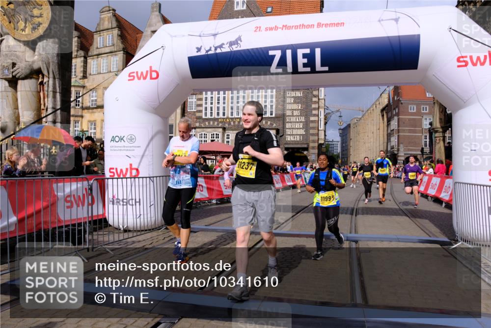 13.09.2026 - 21. swb-Marathon Bremen Tim E. http://msf.ph/oto/10341610 13.09.2026 11:11:16 Ziel 10148, 10163, 10313, 10461, 10462, 10527, 10547, 10644, 10653, 10792, 10841, 11043, 11141, 11237, 11335, 11465, 11483, 11691, 11756, 11993, 12401, 12507 meine-sportfotos.de