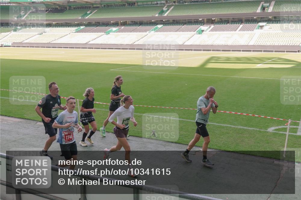 13.09.2026 - 21. swb-Marathon Bremen Michael Burmester http://msf.ph/oto/10341615 13.09.2026 13:23:44 Laufen im Stadion 137, 160, 182, 211, 324, 434, 533, 548, 571, 609, 708, 721, 739, 743, 752, 892, 1157, 1178, 1259, 1273, 1331, 1463, 1471, 1597, 1598, 1657, 1691, 1746, 1788, 1883, 1944, 2095, 2213, 2252, 2286, 2312, 2323, 2433, 2445, 2465, 2475, 2483, 2495, 2503, 2504, 2526, 2571, 2711, 2768, 2776, 2936, 2968, 3252, 3282, 3288, 3289, 3292, 3298, 3312, 3347, 3351, 3364, 3381, 3395, 3423, 3447, 3505, 3530, 3559, 3727, 3770, 3784, 3819, 4020, 4054, 4231, 4406, 4407, 4431, 4466, 4467, 4584 meine-sportfotos.de