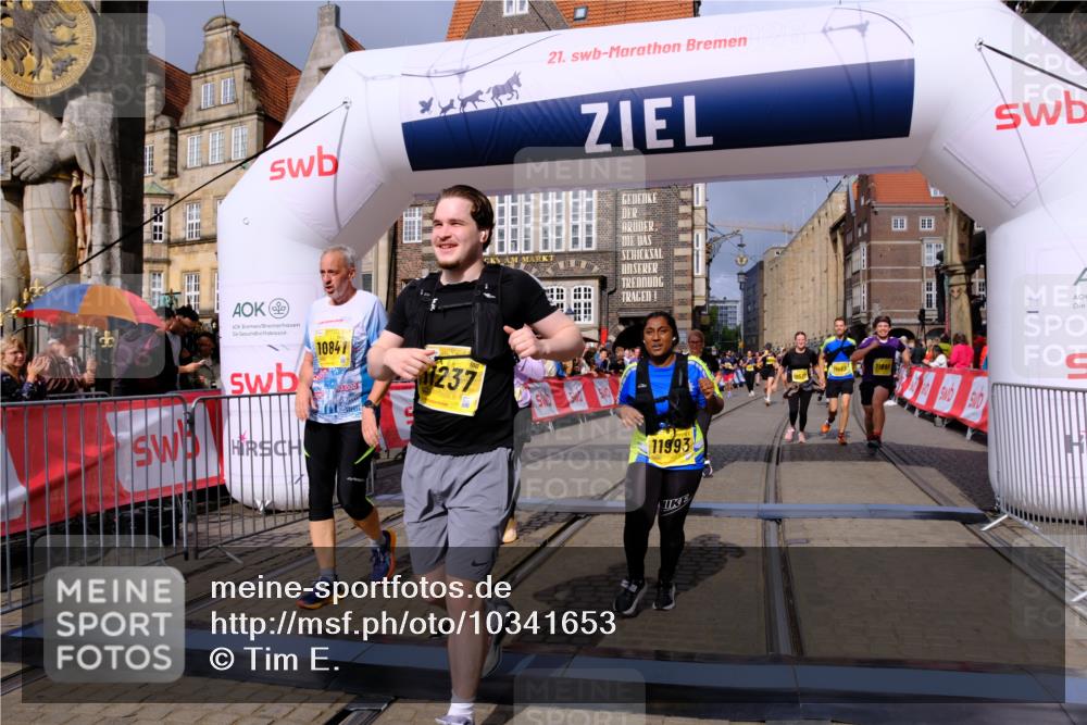 13.09.2026 - 21. swb-Marathon Bremen Tim E. http://msf.ph/oto/10341653 13.09.2026 11:11:17 Ziel 10148, 10163, 10313, 10527, 10547, 10644, 10653, 10792, 10841, 11043, 11141, 11237, 11335, 11465, 11483, 11691, 11756, 11993, 12401, 12507 meine-sportfotos.de