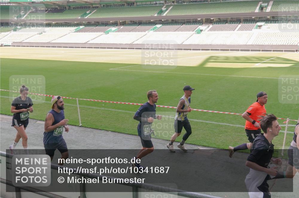13.09.2026 - 21. swb-Marathon Bremen Michael Burmester http://msf.ph/oto/10341687 13.09.2026 13:23:55 Laufen im Stadion 137, 160, 182, 211, 324, 434, 533, 548, 571, 609, 708, 721, 723, 739, 743, 752, 892, 1157, 1178, 1259, 1273, 1331, 1463, 1471, 1597, 1598, 1691, 1746, 1788, 1944, 2095, 2211, 2213, 2252, 2286, 2312, 2323, 2433, 2445, 2465, 2475, 2483, 2495, 2497, 2503, 2504, 2526, 2571, 2644, 2768, 2776, 2936, 2968, 3252, 3282, 3288, 3289, 3292, 3298, 3306, 3312, 3347, 3364, 3381, 3395, 3423, 3447, 3505, 3530, 3559, 3727, 3770, 3819, 4020, 4054, 4231, 4406, 4407, 4431, 4466, 4467, 4584 meine-sportfotos.de
