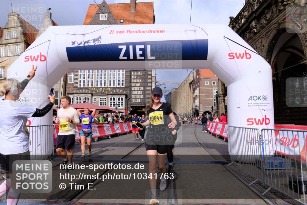 13.09.2026 - 21. swb-Marathon Bremen Tim E. http://msf.ph/oto/10341763 13.09.2026 11:11:23 Ziel 10313, 10527, 10611, 10644, 10653, 10792, 10841, 11043, 11062, 11141, 11237, 11483, 11679, 11691, 11993, 12396, 12401, 12507 meine-sportfotos.de