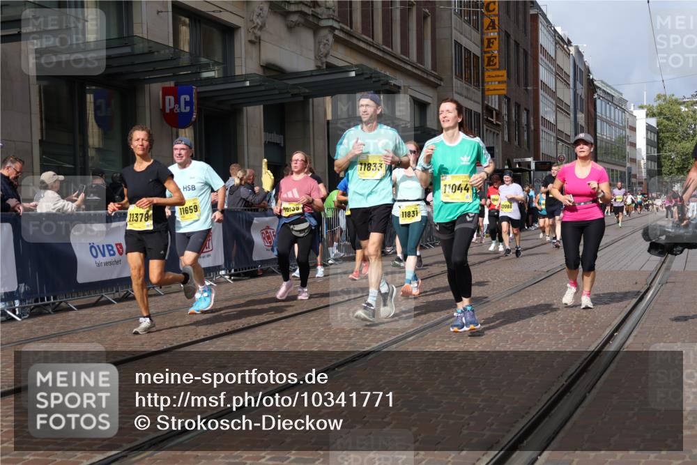 13.09.2026 - 21. swb-Marathon Bremen Strokosch-Dieckow http://msf.ph/oto/10341771 13.09.2026 11:07:51 Ziel 10135, 10139, 10188, 10404, 10493, 10767, 10793, 10851, 10859, 11032, 11044, 11263, 11378, 11404, 11509, 11659, 11831, 11833, 11958, 12031, 12066, 12160, 12248, 12325, 12384, 12389, 10138, 10279, 10280, 10363, 10364, 10501, 10505, 10580, 10595, 10660, 10661, 10674, 10830, 10871, 10907, 10935, 10937, 11037, 11223, 11515, 11643, 11899, 11924, 11934, 12024, 12097, 12167, 12168, 12194, 12277, 12307, 12511, 12512 meine-sportfotos.de