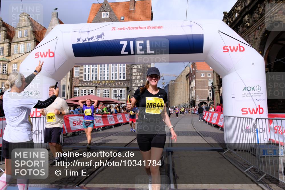 13.09.2026 - 21. swb-Marathon Bremen Tim E. http://msf.ph/oto/10341784 13.09.2026 11:11:23 Ziel 10313, 10527, 10611, 10644, 10653, 10792, 10841, 11043, 11062, 11141, 11237, 11483, 11679, 11691, 11993, 12396, 12401, 12507 meine-sportfotos.de