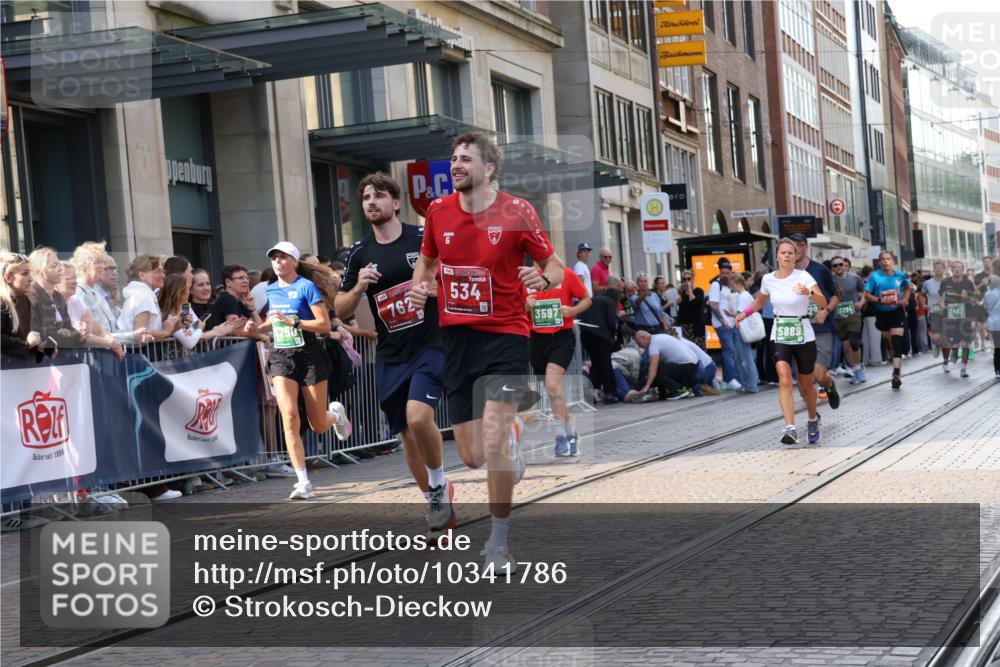 13.09.2026 - 21. swb-Marathon Bremen Strokosch-Dieckow http://msf.ph/oto/10341786 13.09.2026 13:28:00 Ziel 178, 210, 1239, 1380, 1460, 2047, 2977, 3114, 3294, 3334, 3597, 4250, 4506, 5250, 5360, 5683, 5889, 6182, 7926, 8429, 8570, 9064, 9167, 9168, 9543, 9549, 9738, 9881, 440, 488, 534, 762, 1343, 1456, 1932, 2686, 3013, 3135, 3480, 3576, 3970, 4106, 4133, 4265, 4496, 4593, 4744, 5462, 6067, 6468, 6522, 7042, 7138, 7358, 8188, 8351, 8656, 9067, 9145, 9494, 9727, 13069, 13198 meine-sportfotos.de