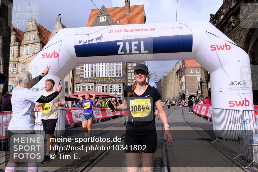 13.09.2026 - 21. swb-Marathon Bremen Tim E. http://msf.ph/oto/10341802 13.09.2026 11:11:24 Ziel 10313, 10419, 10527, 10611, 10644, 10653, 10792, 10841, 11062, 11141, 11237, 11483, 11679, 11691, 11745, 11993, 12396, 12401, 12507 meine-sportfotos.de