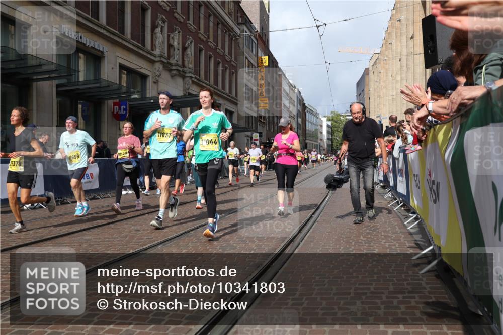 13.09.2026 - 21. swb-Marathon Bremen Strokosch-Dieckow http://msf.ph/oto/10341803 13.09.2026 11:07:52 Ziel 10135, 10139, 10188, 10404, 10493, 10767, 10793, 10851, 10859, 11032, 11044, 11263, 11378, 11404, 11509, 11659, 11831, 11833, 11958, 12031, 12066, 12160, 12248, 12315, 12325, 12384, 12389, 10138, 10279, 10280, 10363, 10364, 10501, 10505, 10580, 10595, 10660, 10661, 10674, 10830, 10871, 10907, 10935, 10937, 11037, 11223, 11515, 11643, 11899, 11924, 11934, 12024, 12097, 12167, 12168, 12194, 12277, 12307, 12511, 12512 meine-sportfotos.de