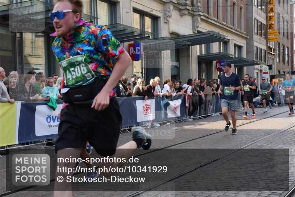 13.09.2026 - 21. swb-Marathon Bremen Strokosch-Dieckow http://msf.ph/oto/10341929 13.09.2026 13:28:04 Ziel 178, 210, 1239, 1380, 1460, 2047, 2764, 2977, 3028, 3114, 3294, 3334, 3597, 4250, 4506, 5250, 5360, 5683, 5889, 6182, 8429, 8483, 8570, 9064, 9167, 9168, 9543, 9549, 9738, 9881, 440, 488, 534, 762, 1343, 1456, 1932, 3135, 3480, 3576, 3970, 4106, 4133, 4265, 4744, 5462, 6468, 6522, 7042, 7138, 7358, 7926, 8188, 8351, 8656, 9067, 9145, 9167, 9168, 9494, 13069, 13198 meine-sportfotos.de