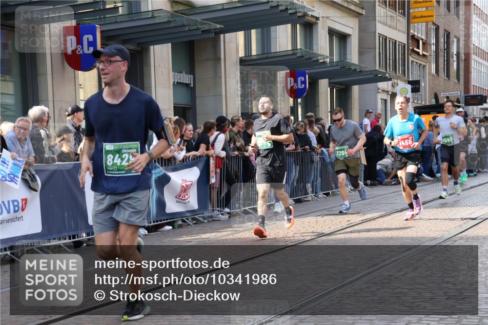 13.09.2026 - 21. swb-Marathon Bremen Strokosch-Dieckow http://msf.ph/oto/10341986 13.09.2026 13:28:05 Ziel 178, 210, 1239, 1380, 1460, 2047, 2764, 2977, 3028, 3114, 3294, 3334, 3597, 4250, 4506, 5250, 5360, 5683, 5889, 6182, 8429, 8483, 8570, 9064, 9543, 9549, 9738, 9881, 440, 488, 534, 762, 1343, 1456, 1932, 3135, 3480, 3576, 4106, 4133, 4265, 4744, 5462, 6468, 6522, 7042, 7138, 7358, 7926, 8188, 8351, 8656, 9067, 9145, 9167, 9168, 9494, 9881, 13069, 13198 meine-sportfotos.de