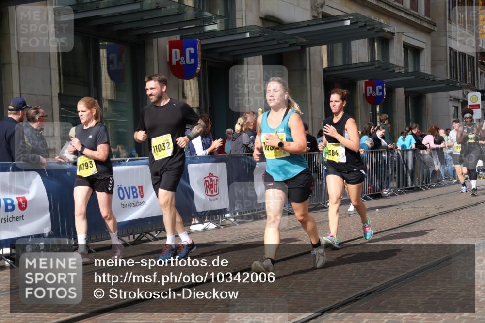 13.09.2026 - 21. swb-Marathon Bremen Strokosch-Dieckow http://msf.ph/oto/10342006 13.09.2026 11:07:59 Ziel 10135, 10188, 10404, 10493, 10767, 10793, 10851, 10859, 11032, 11124, 11263, 11509, 11560, 11561, 11659, 11831, 11888, 11968, 12073, 12160, 12164, 12248, 12315, 12325, 12384, 12389, 12410, 10139, 10595, 10660, 10661, 10674, 10830, 10871, 10935, 10937, 11037, 11044, 11378, 11404, 11515, 11643, 11833, 11958, 12024, 12031, 12066, 12097, 12194, 12307, 12511, 12512 meine-sportfotos.de