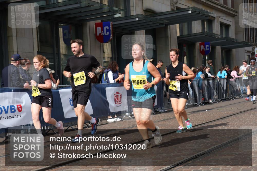 13.09.2026 - 21. swb-Marathon Bremen Strokosch-Dieckow http://msf.ph/oto/10342020 13.09.2026 11:07:59 Ziel 10135, 10188, 10404, 10493, 10767, 10793, 10851, 10859, 11032, 11124, 11263, 11509, 11560, 11561, 11659, 11831, 11888, 11968, 12073, 12160, 12164, 12248, 12315, 12325, 12384, 12389, 12410, 10139, 10595, 10660, 10661, 10674, 10830, 10871, 10935, 10937, 11037, 11044, 11378, 11404, 11515, 11643, 11833, 11958, 12024, 12031, 12066, 12097, 12194, 12307, 12511, 12512 meine-sportfotos.de