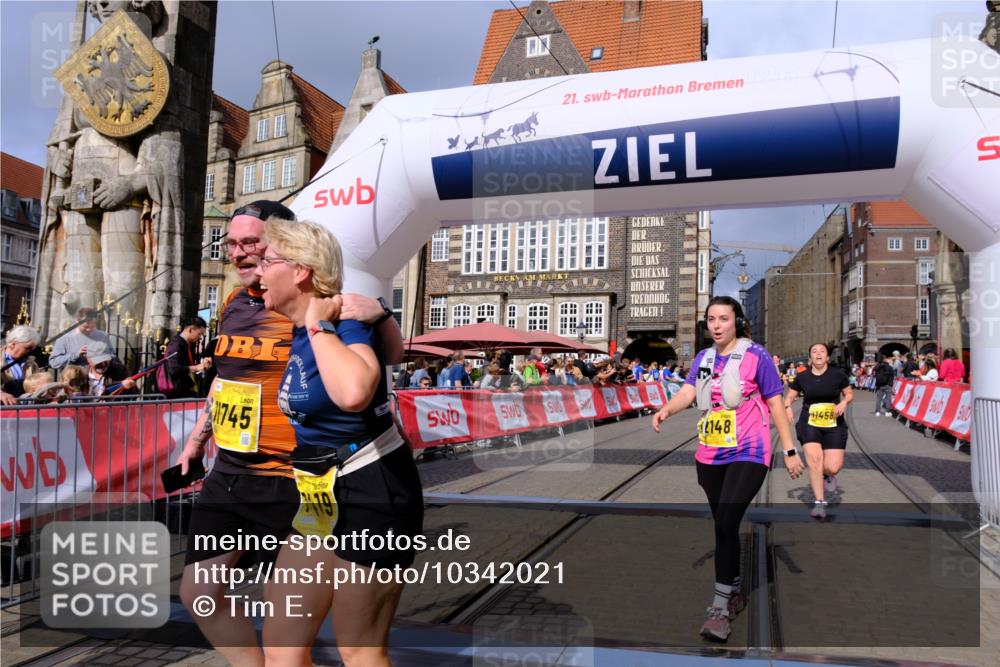 13.09.2026 - 21. swb-Marathon Bremen Tim E. http://msf.ph/oto/10342021 13.09.2026 11:11:35 Ziel 10313, 10419, 10611, 11036, 11062, 11141, 11216, 11231, 11458, 11679, 11745, 11870, 12126, 12148, 12396, 12464 meine-sportfotos.de