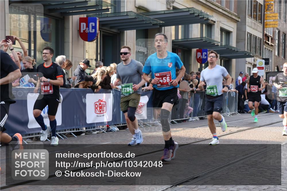 13.09.2026 - 21. swb-Marathon Bremen Strokosch-Dieckow http://msf.ph/oto/10342048 13.09.2026 13:28:07 Ziel 178, 210, 1239, 1380, 1460, 2047, 2764, 2977, 3028, 3114, 3294, 3334, 3597, 4250, 4506, 5250, 5683, 5889, 6182, 6914, 6957, 8429, 8483, 8570, 9064, 9549, 9738, 488, 534, 762, 1343, 1456, 3135, 3480, 3576, 4106, 4133, 4265, 4744, 5360, 5462, 6468, 6522, 7042, 7926, 8188, 8351, 8656, 9067, 9145, 9167, 9168, 9543, 9738, 9881, 13069, 13198 meine-sportfotos.de