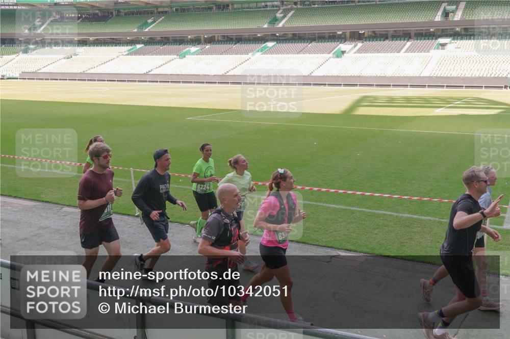 13.09.2026 - 21. swb-Marathon Bremen Michael Burmester http://msf.ph/oto/10342051 13.09.2026 13:24:55 Laufen im Stadion 137, 182, 213, 294, 324, 434, 505, 543, 548, 721, 723, 739, 743, 752, 815, 818, 966, 1273, 1410, 1443, 1459, 1463, 1471, 1491, 1504, 1515, 1561, 1597, 1598, 1830, 1944, 1953, 2058, 2059, 2095, 2211, 2252, 2267, 2271, 2286, 2298, 2308, 2312, 2323, 2354, 2445, 2465, 2483, 2495, 2497, 2503, 2506, 2554, 2571, 2591, 2644, 2752, 2762, 2768, 2776, 2833, 2878, 2896, 2936, 2968, 2981, 3005, 3142, 3211, 3259, 3282, 3288, 3289, 3292, 3298, 3306, 3312, 3329, 3364, 3381, 3390, 3395 meine-sportfotos.de