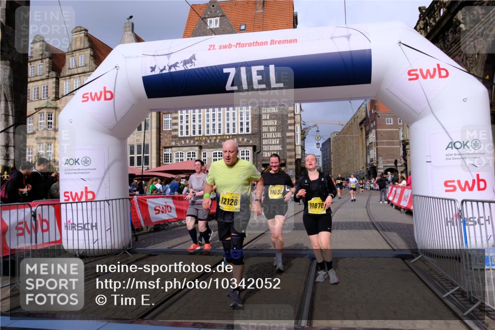 13.09.2026 - 21. swb-Marathon Bremen Tim E. http://msf.ph/oto/10342052 13.09.2026 11:11:41 Ziel 10419, 10510, 10546, 10611, 10977, 11036, 11216, 11231, 11289, 11458, 11702, 11745, 11870, 12126, 12148, 12220, 12311, 12464, 12508 meine-sportfotos.de