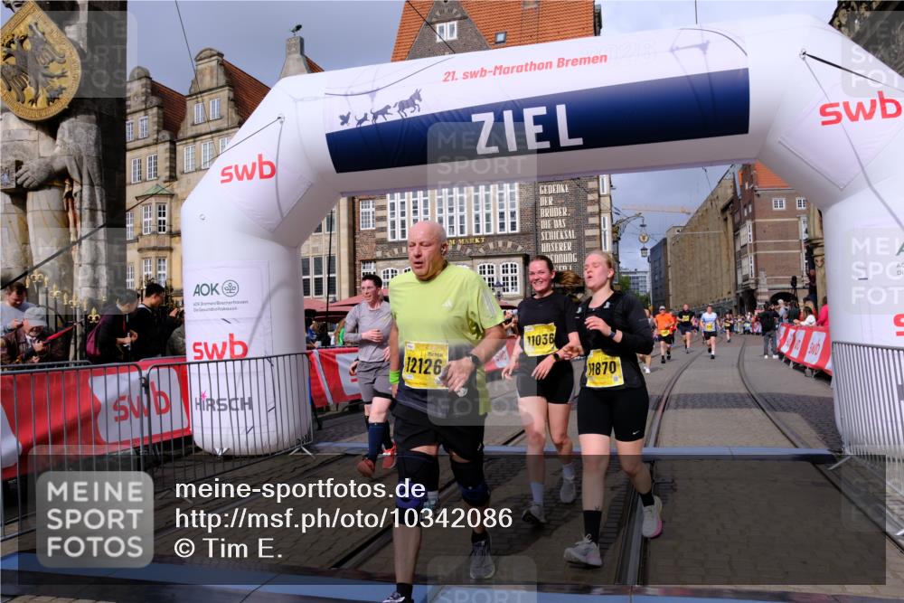 13.09.2026 - 21. swb-Marathon Bremen Tim E. http://msf.ph/oto/10342086 13.09.2026 11:11:41 Ziel 10419, 10510, 10546, 10611, 10977, 11036, 11216, 11231, 11289, 11458, 11702, 11745, 11870, 12126, 12148, 12220, 12311, 12464, 12508 meine-sportfotos.de