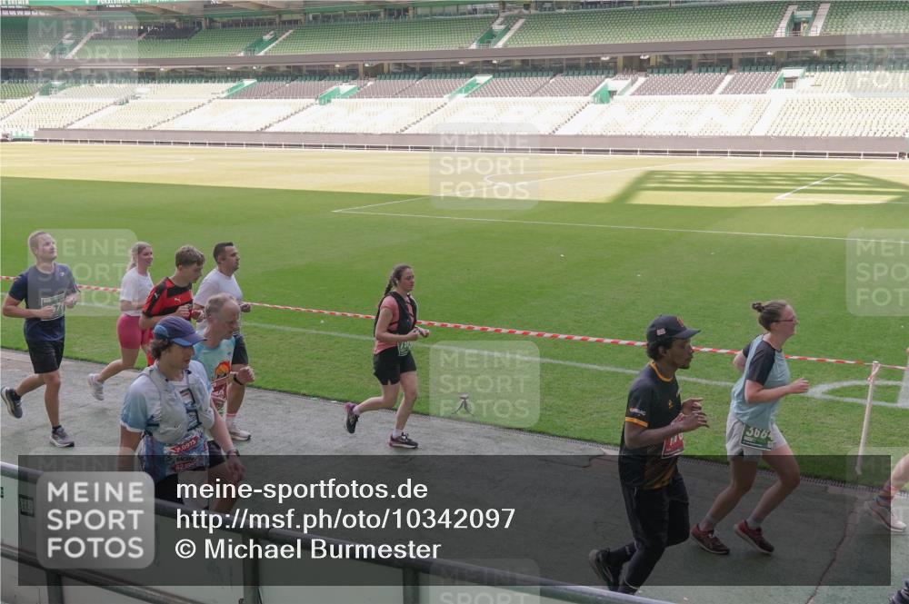 13.09.2026 - 21. swb-Marathon Bremen Michael Burmester http://msf.ph/oto/10342097 13.09.2026 13:25:01 Laufen im Stadion 137, 182, 213, 294, 324, 505, 530, 543, 548, 721, 723, 739, 743, 752, 815, 818, 966, 1273, 1410, 1443, 1459, 1463, 1471, 1491, 1504, 1515, 1561, 1597, 1598, 1744, 1830, 1944, 1953, 2058, 2059, 2095, 2211, 2252, 2267, 2271, 2286, 2298, 2308, 2312, 2323, 2354, 2445, 2465, 2483, 2495, 2497, 2503, 2506, 2554, 2571, 2591, 2644, 2752, 2762, 2768, 2776, 2833, 2878, 2896, 2936, 2981, 3005, 3142, 3211, 3259, 3282, 3288, 3289, 3298, 3306, 3312, 3329, 3364, 3381, 3390, 3395 meine-sportfotos.de
