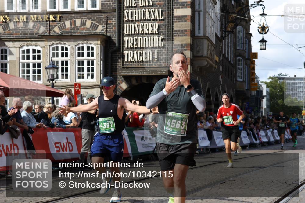 13.09.2026 - 21. swb-Marathon Bremen Strokosch-Dieckow http://msf.ph/oto/10342115 13.09.2026 13:27:04 Ziel 531, 2779, 3510, 3526, 3852, 3893, 4077, 4441, 4598, 4919, 5054, 5937, 6289, 6314, 6375, 6548, 6580, 7246, 7317, 8112, 8303, 9551, 13097, 1493, 1494, 2454, 3273, 3385, 4121, 4558, 6071, 6288, 6776, 7072, 7849, 8219, 9159, 9343, 9760, 10112, 10113, 13147 meine-sportfotos.de