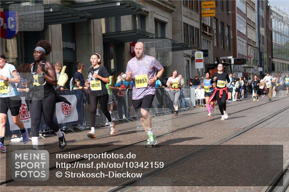 13.09.2026 - 21. swb-Marathon Bremen Strokosch-Dieckow http://msf.ph/oto/10342159 13.09.2026 11:08:03 Ziel 10135, 10188, 10229, 10793, 10851, 10859, 11032, 11065, 11124, 11263, 11509, 11560, 11561, 11888, 11968, 12073, 12164, 12315, 12325, 12384, 12410, 12516, 10139, 10404, 10493, 10660, 10661, 10674, 10767, 10830, 10871, 10937, 11037, 11044, 11378, 11404, 11515, 11659, 11831, 11833, 11958, 12024, 12031, 12066, 12097, 12160, 12248, 12307, 12384, 12389, 12511, 12512 meine-sportfotos.de