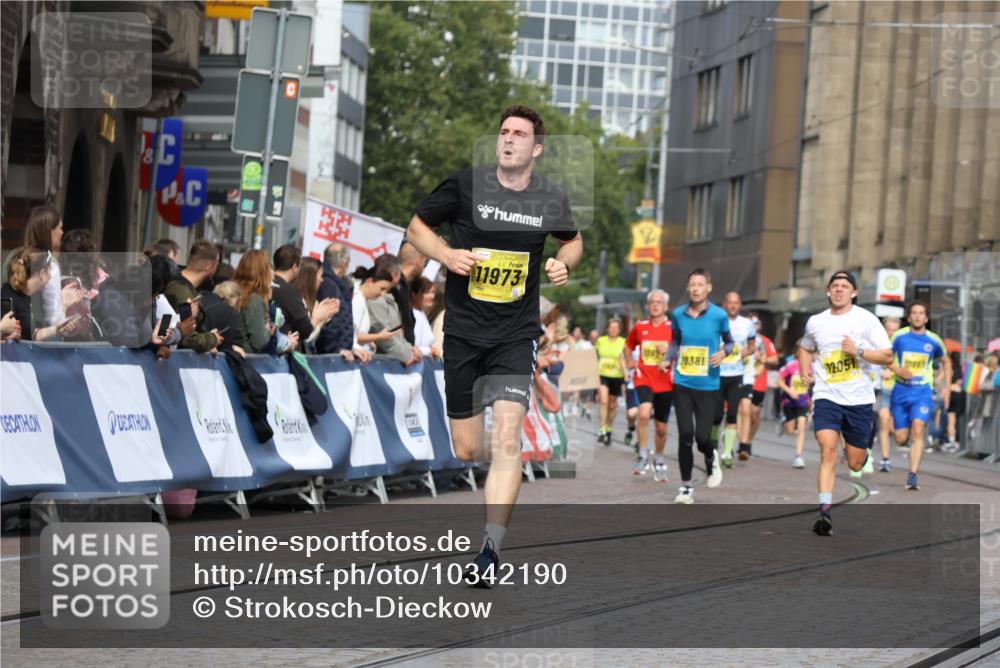 13.09.2026 - 21. swb-Marathon Bremen Strokosch-Dieckow http://msf.ph/oto/10342190 13.09.2026 10:51:22 Ziel 10200, 10471, 10515, 10537, 10808, 11087, 11170, 11339, 11537, 11625, 11626, 11801, 12004, 12179, 12303, 12351, 12407, 10334, 10544, 10763, 10825, 10862, 10984, 11145, 11787, 12424, 12548, 13631 meine-sportfotos.de