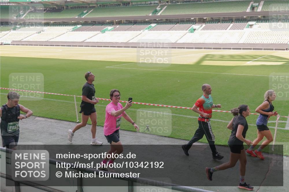 13.09.2026 - 21. swb-Marathon Bremen Michael Burmester http://msf.ph/oto/10342192 13.09.2026 13:25:11 Laufen im Stadion 137, 182, 213, 294, 324, 505, 530, 543, 548, 645, 721, 723, 739, 743, 752, 815, 818, 966, 1273, 1283, 1410, 1443, 1459, 1463, 1471, 1487, 1491, 1504, 1515, 1561, 1597, 1598, 1744, 1828, 1830, 1944, 1953, 2058, 2059, 2095, 2211, 2252, 2267, 2271, 2298, 2308, 2312, 2323, 2354, 2465, 2483, 2497, 2503, 2506, 2554, 2571, 2591, 2644, 2752, 2762, 2776, 2833, 2878, 2896, 2981, 3005, 3062, 3097, 3142, 3172, 3211, 3259, 3288, 3289, 3298, 3306, 3312, 3329, 3381, 3390 meine-sportfotos.de
