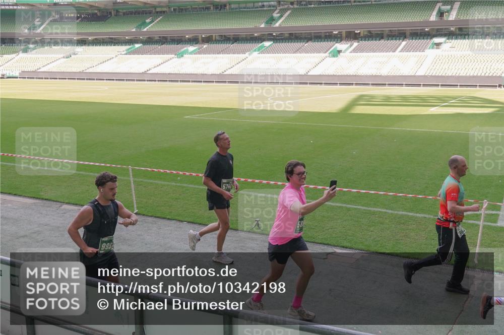 13.09.2026 - 21. swb-Marathon Bremen Michael Burmester http://msf.ph/oto/10342198 13.09.2026 13:25:12 Laufen im Stadion 137, 182, 213, 294, 324, 505, 530, 543, 548, 645, 721, 723, 739, 743, 752, 815, 818, 966, 1273, 1283, 1410, 1443, 1459, 1463, 1471, 1487, 1491, 1504, 1515, 1561, 1597, 1598, 1744, 1828, 1830, 1944, 1953, 2058, 2059, 2095, 2211, 2252, 2267, 2271, 2298, 2308, 2312, 2323, 2354, 2382, 2465, 2483, 2497, 2503, 2506, 2554, 2571, 2591, 2644, 2752, 2762, 2776, 2833, 2878, 2896, 2981, 3005, 3062, 3097, 3142, 3172, 3211, 3259, 3288, 3289, 3298, 3306, 3312, 3329, 3381, 3390 meine-sportfotos.de