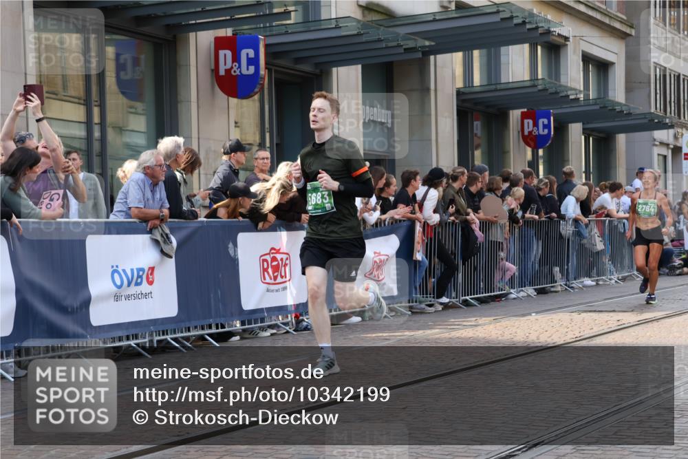 13.09.2026 - 21. swb-Marathon Bremen Strokosch-Dieckow http://msf.ph/oto/10342199 13.09.2026 13:28:13 Ziel 178, 210, 613, 1239, 1380, 1460, 1914, 2047, 2764, 3028, 3294, 3597, 4102, 4250, 4564, 5250, 5683, 6914, 6957, 8429, 8483, 8570, 8938, 9064, 9176, 9549, 13012, 488, 1343, 1456, 1460, 2977, 3114, 3334, 3480, 3576, 4265, 4506, 5250, 5360, 5462, 5889, 6182, 6468, 7926, 8188, 8656, 9067, 9145, 9167, 9168, 9543, 9738, 9881, 13069 meine-sportfotos.de